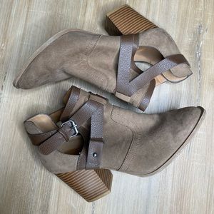 Qupid brown booties